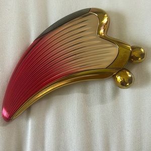 ReFa Caxa Ray Red Gua Sha